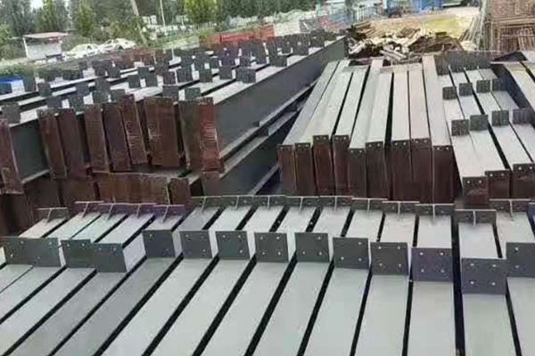 出售 24＋24＋24＋24米跨，184米長(zhǎng)，12米高行車(chē)房